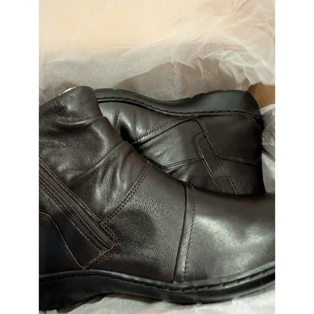Clarks Collection Women Boots 8.5W Cora Chocolate‎ Leather Side Zip Booties